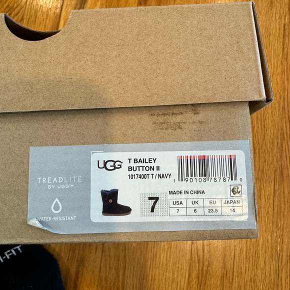 UGG - Picture 5 of 7